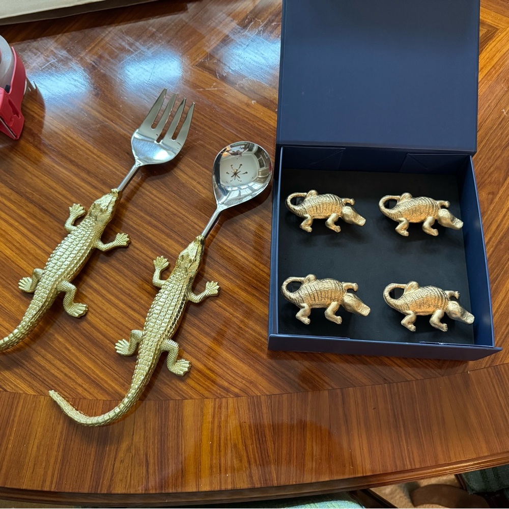Gold Alligator Salad Servers and Napkin Rings Set